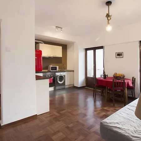 Calm, Central, Adventurous Flat Apartment